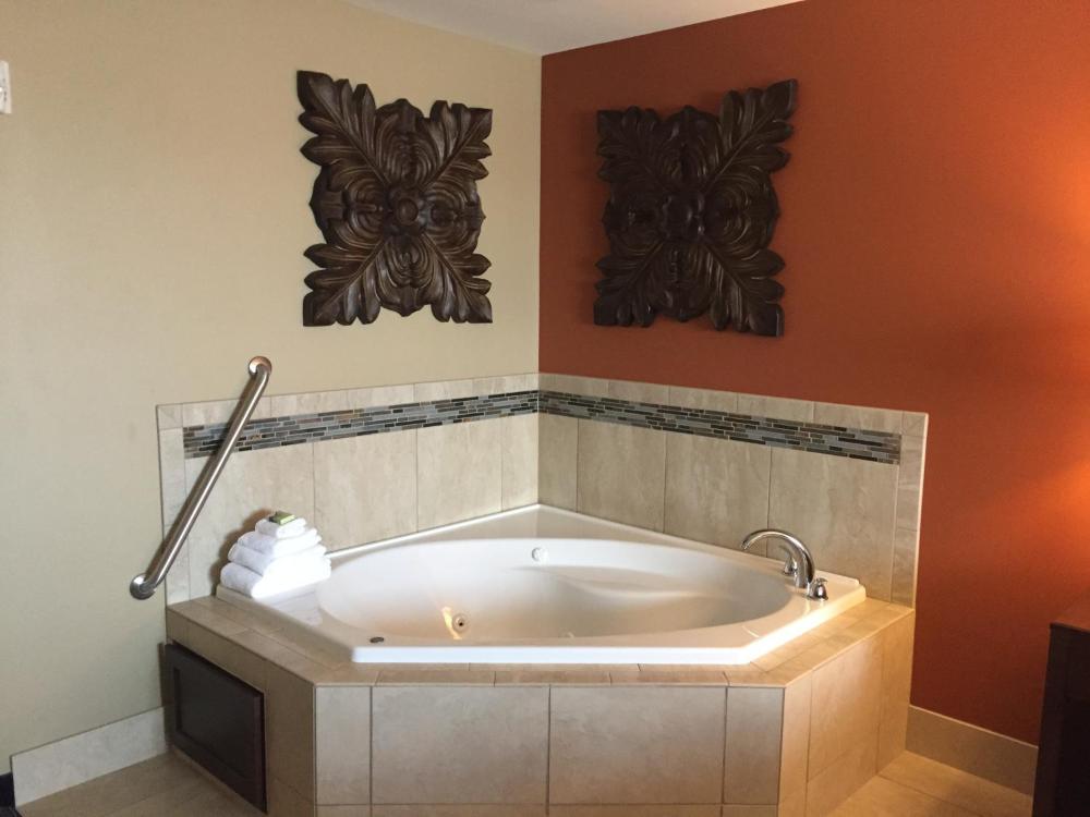 Suite with Spa Bath interior